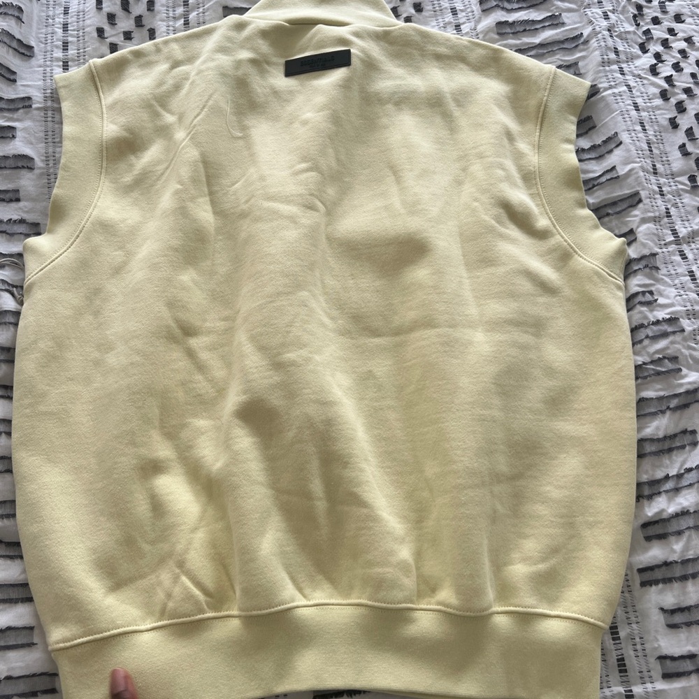 Essentials vest - Picture 5 of 6